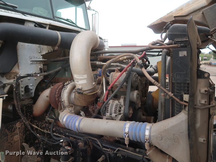 image for item DG7163 2007 Freightliner FLD semi truck