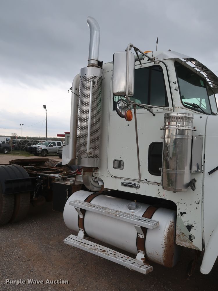 image for item DG7163 2007 Freightliner FLD semi truck