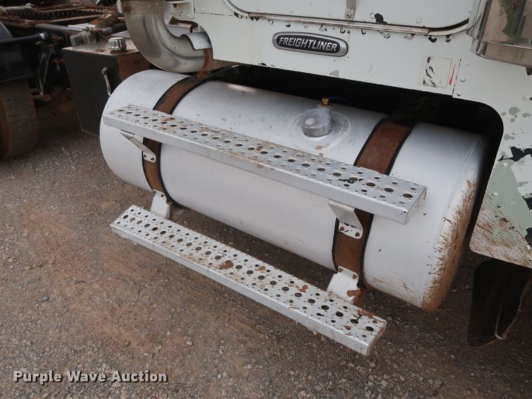 image for item DG7163 2007 Freightliner FLD semi truck