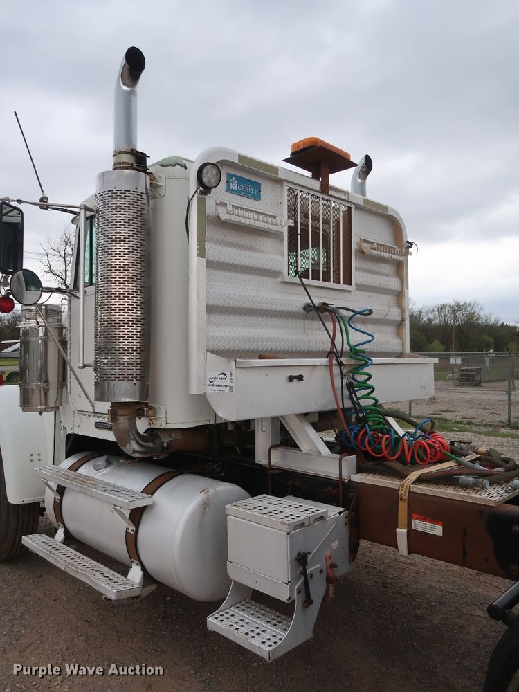 image for item DG7163 2007 Freightliner FLD semi truck