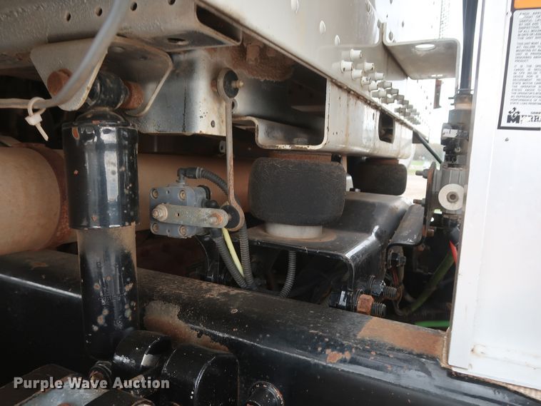 image for item DG7163 2007 Freightliner FLD semi truck