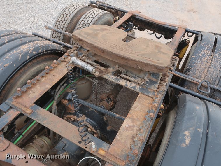 image for item DG7163 2007 Freightliner FLD semi truck