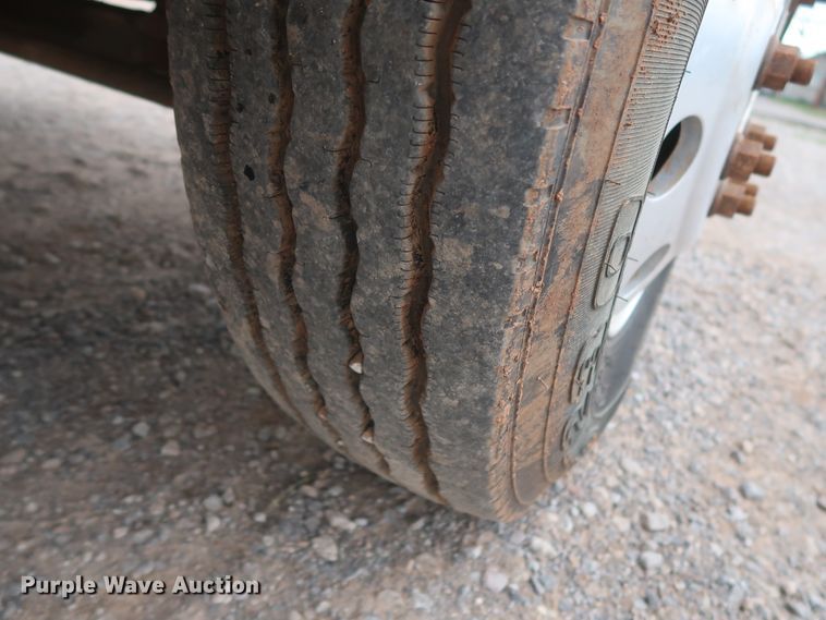 image for item DG7163 2007 Freightliner FLD semi truck