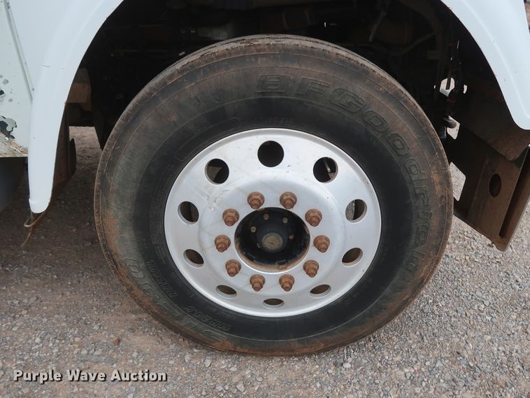 image for item DG7163 2007 Freightliner FLD semi truck