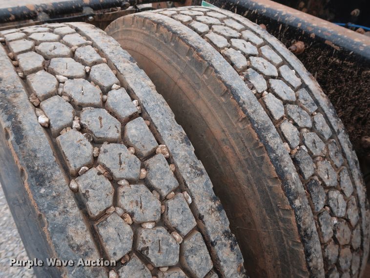 image for item DG7163 2007 Freightliner FLD semi truck