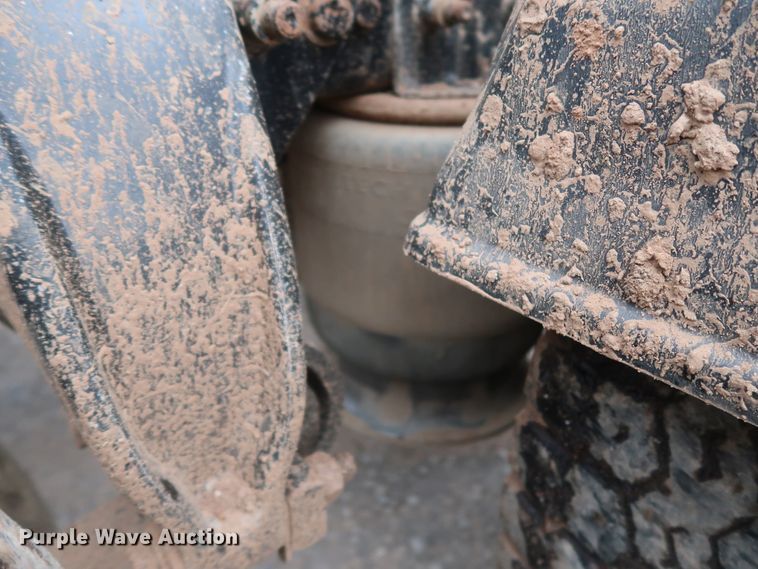 image for item DG7163 2007 Freightliner FLD semi truck