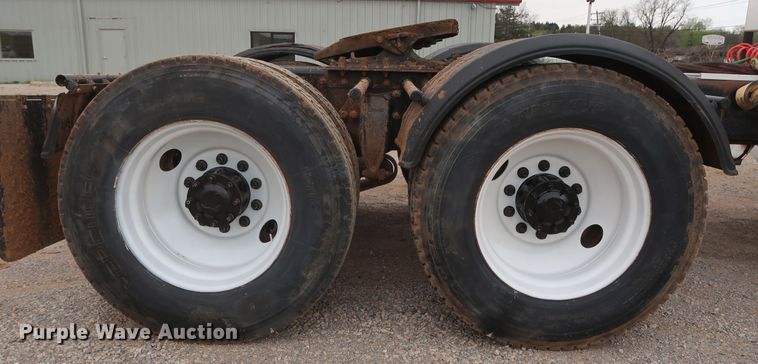 image for item DG7163 2007 Freightliner FLD semi truck