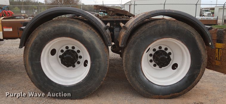 image for item DG7163 2007 Freightliner FLD semi truck