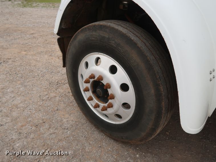 image for item DG7163 2007 Freightliner FLD semi truck