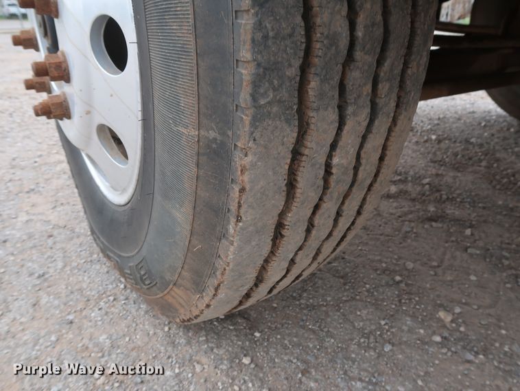 image for item DG7163 2007 Freightliner FLD semi truck