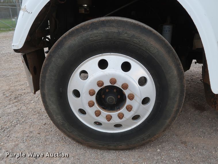 image for item DG7163 2007 Freightliner FLD semi truck