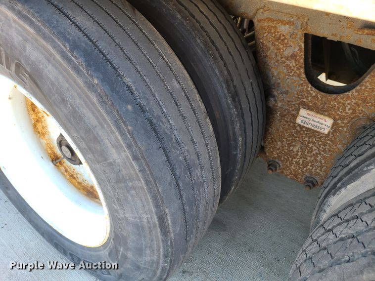 image for item DG7747 2000 Wabash dry van trailer