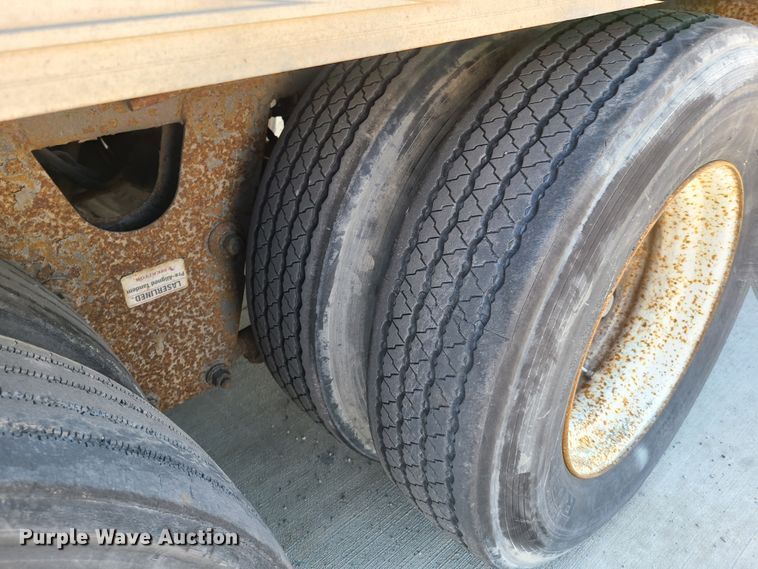 image for item DG7747 2000 Wabash dry van trailer