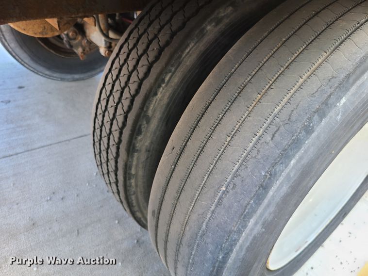 image for item DG7747 2000 Wabash dry van trailer