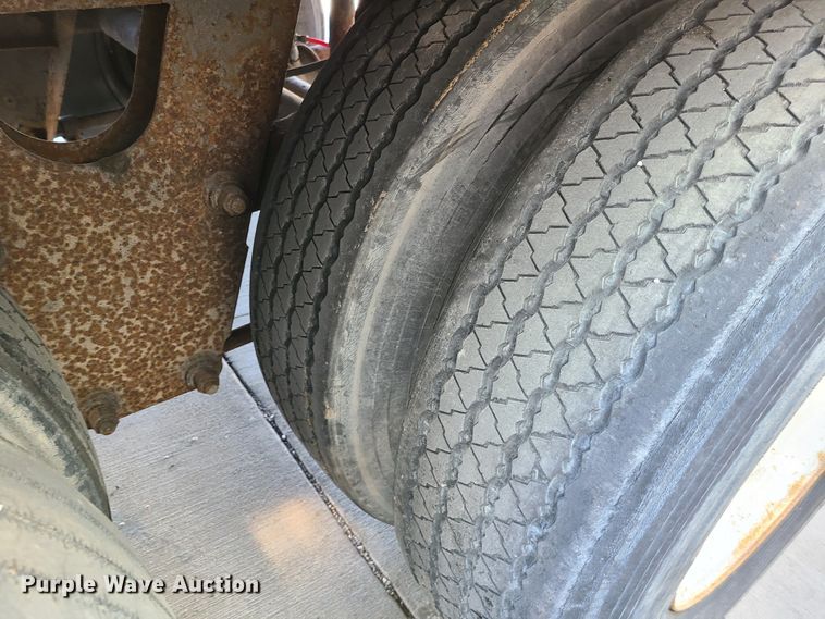 image for item DG7747 2000 Wabash dry van trailer