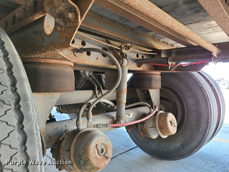 image for item DG7747 2000 Wabash dry van trailer