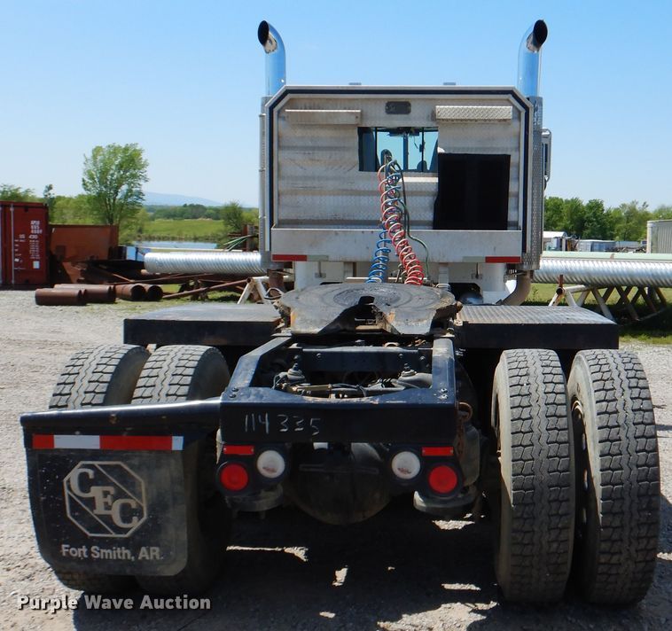 image for item DG8499 2010 Peterbilt 389 semi truck