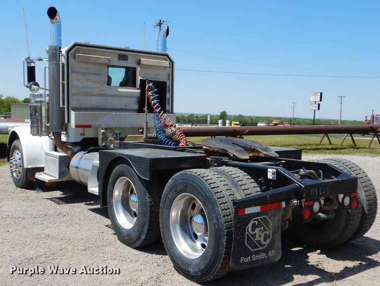 image for item DG8499 2010 Peterbilt 389 semi truck