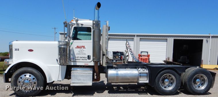 image for item DG8499 2010 Peterbilt 389 semi truck