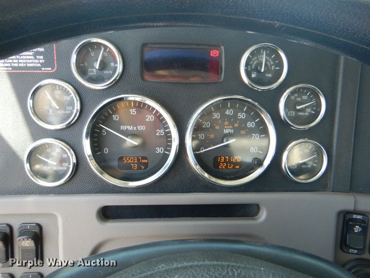 image for item DG8499 2010 Peterbilt 389 semi truck