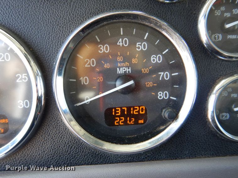 image for item DG8499 2010 Peterbilt 389 semi truck