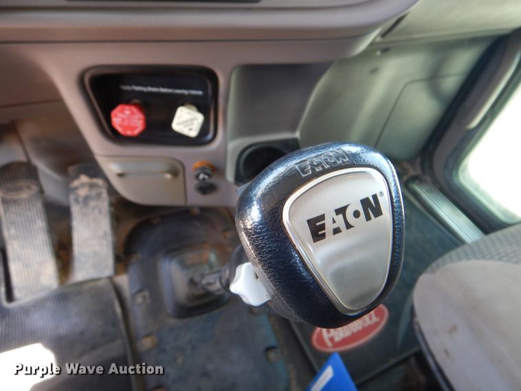 image for item DG8499 2010 Peterbilt 389 semi truck