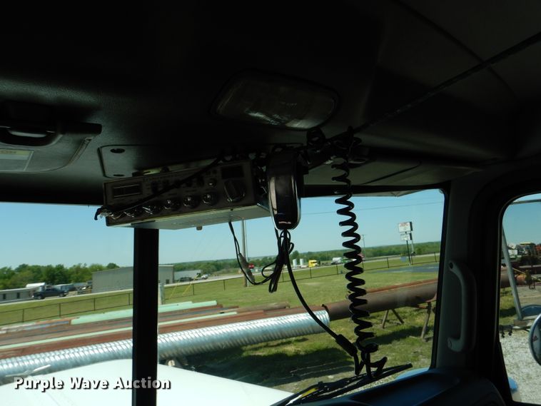 image for item DG8499 2010 Peterbilt 389 semi truck