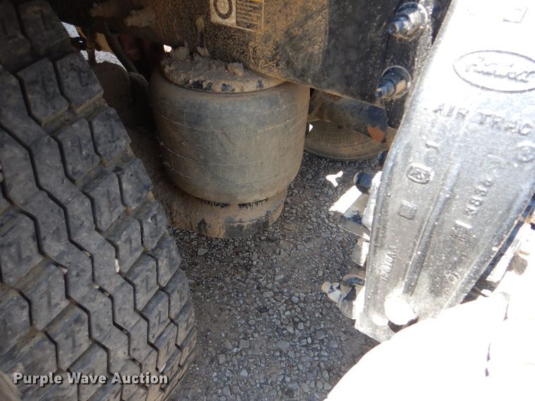 image for item DG8499 2010 Peterbilt 389 semi truck