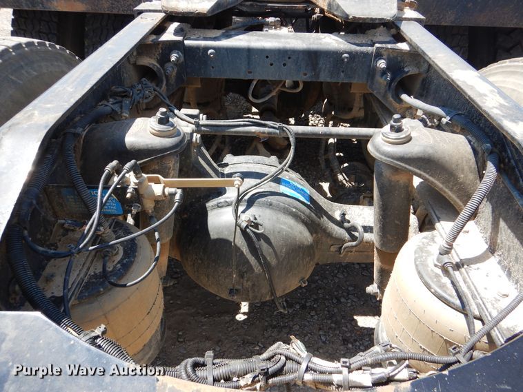 image for item DG8499 2010 Peterbilt 389 semi truck