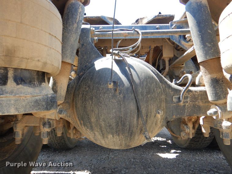 image for item DG8499 2010 Peterbilt 389 semi truck