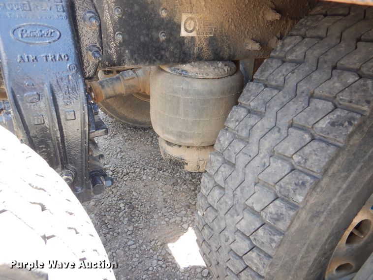 image for item DG8499 2010 Peterbilt 389 semi truck