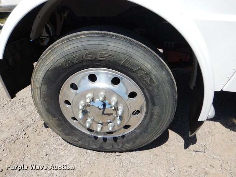 image for item DG8499 2010 Peterbilt 389 semi truck