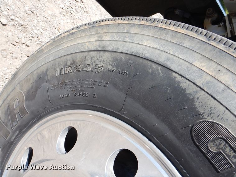 image for item DG8499 2010 Peterbilt 389 semi truck