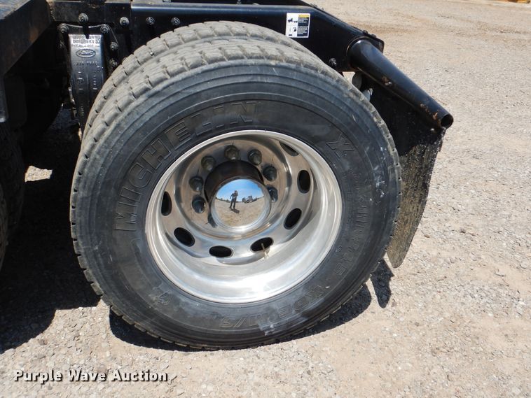 image for item DG8499 2010 Peterbilt 389 semi truck