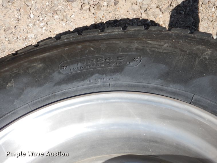 image for item DG8499 2010 Peterbilt 389 semi truck