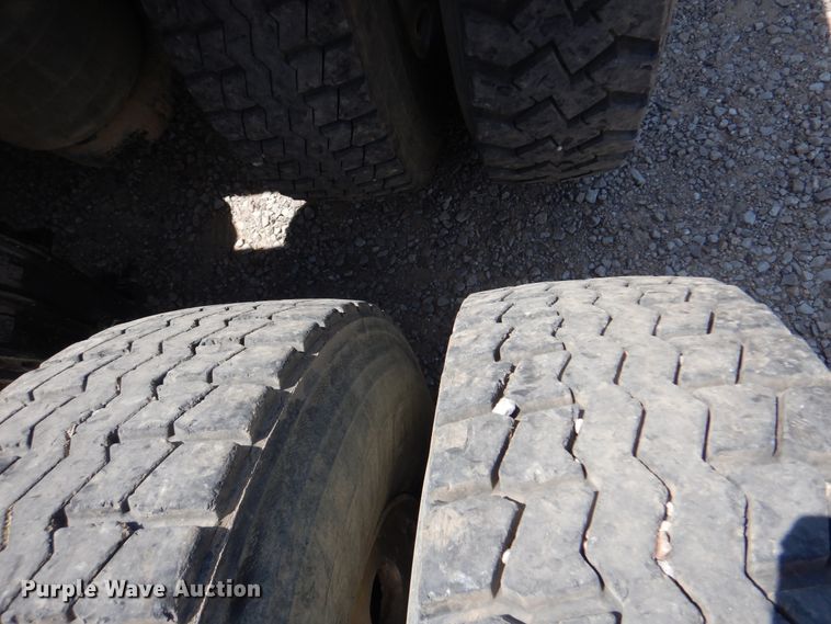 image for item DG8499 2010 Peterbilt 389 semi truck