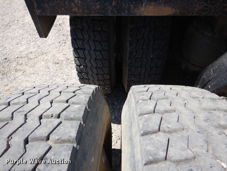 image for item DG8499 2010 Peterbilt 389 semi truck