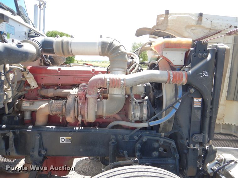 image for item DG8499 2010 Peterbilt 389 semi truck