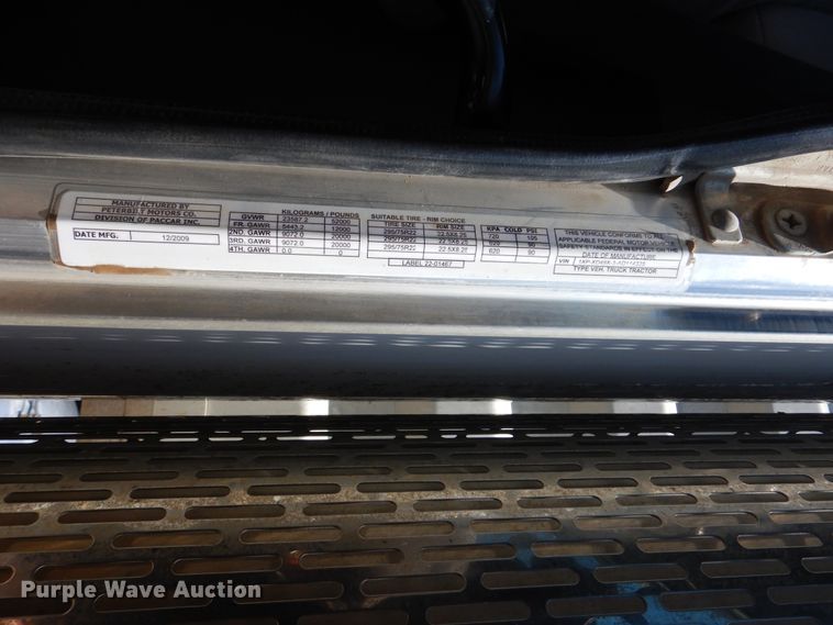 image for item DG8499 2010 Peterbilt 389 semi truck