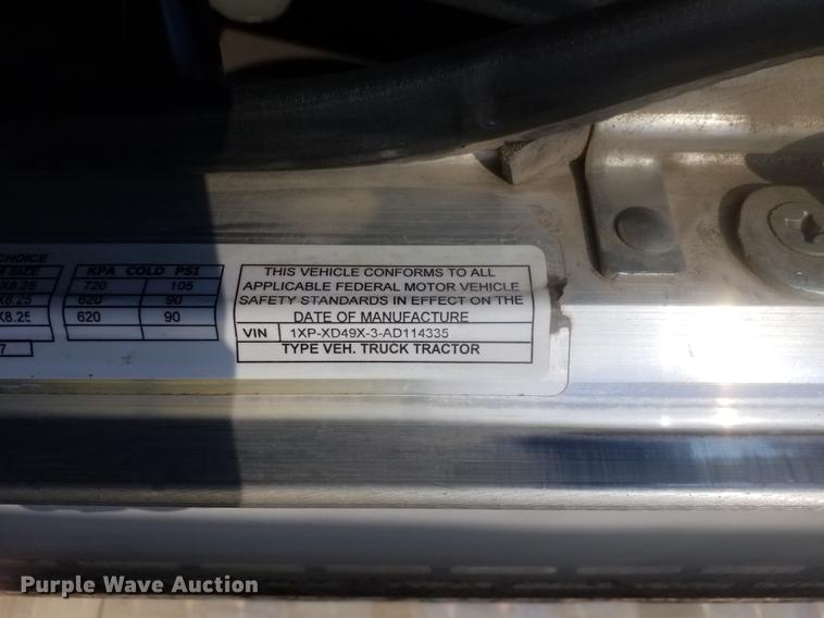 image for item DG8499 2010 Peterbilt 389 semi truck