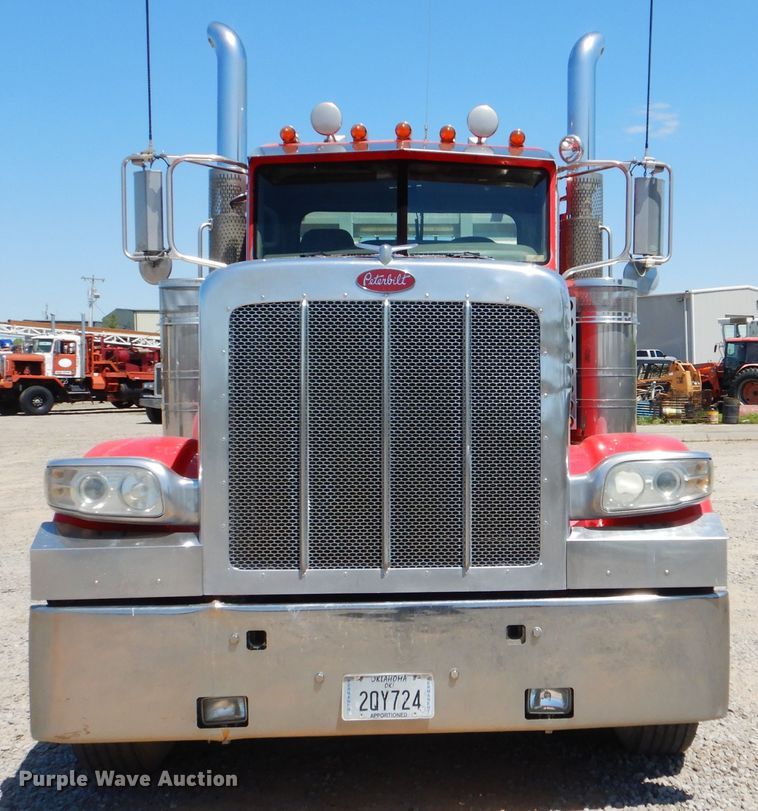 image for item DG8500 2009 Peterbilt 388 semi truck