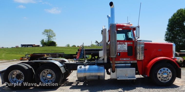 image for item DG8500 2009 Peterbilt 388 semi truck