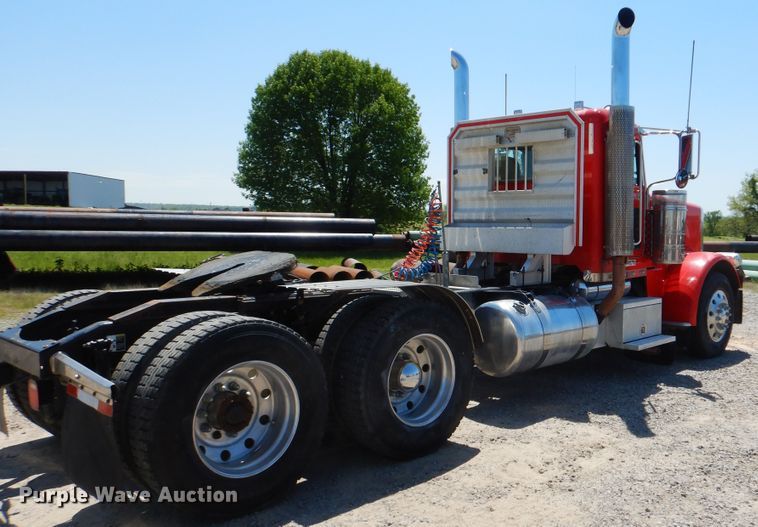 image for item DG8500 2009 Peterbilt 388 semi truck