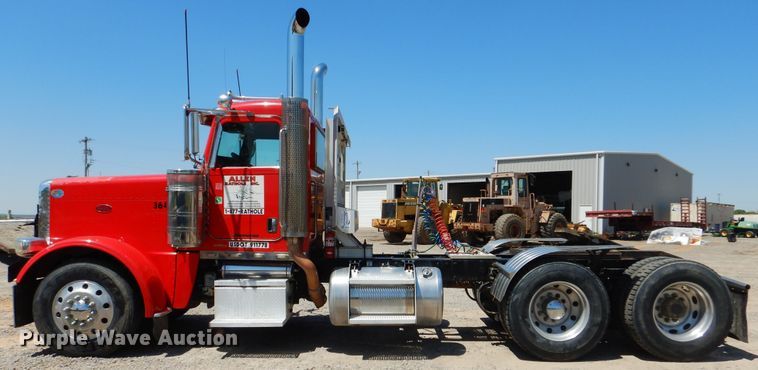 image for item DG8500 2009 Peterbilt 388 semi truck
