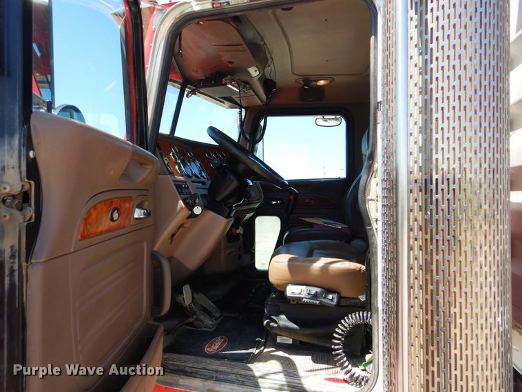 image for item DG8500 2009 Peterbilt 388 semi truck