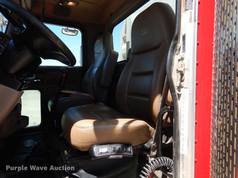 image for item DG8500 2009 Peterbilt 388 semi truck