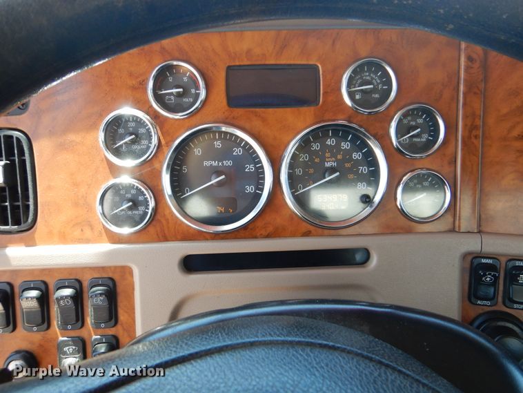 image for item DG8500 2009 Peterbilt 388 semi truck