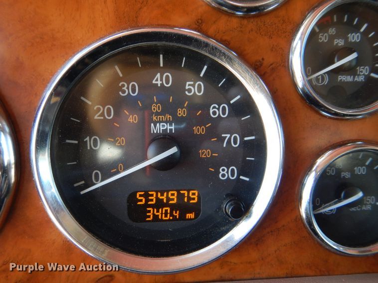 image for item DG8500 2009 Peterbilt 388 semi truck