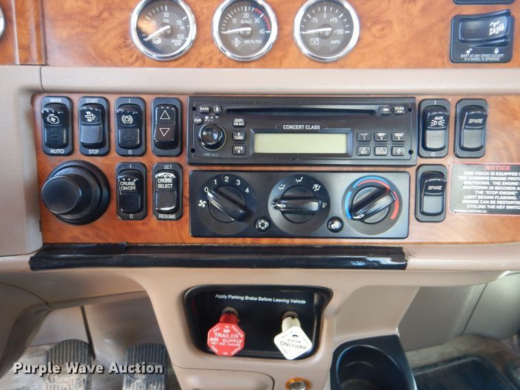 image for item DG8500 2009 Peterbilt 388 semi truck