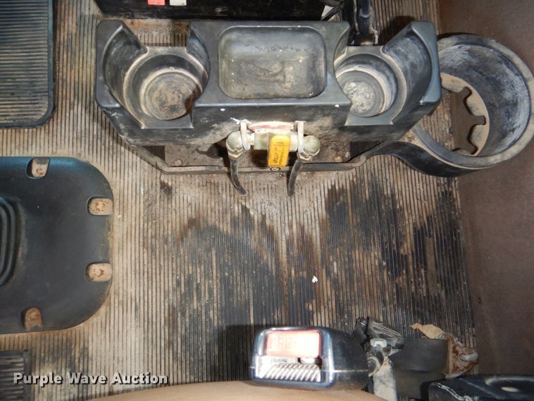 image for item DG8500 2009 Peterbilt 388 semi truck